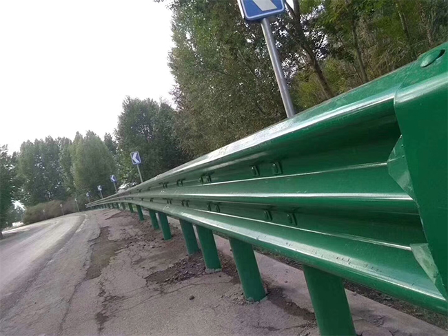 乌鲁木齐公路防撞护栏