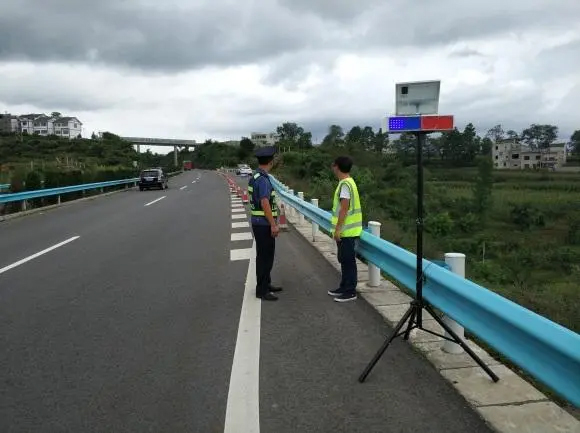 乌鲁木齐高速公路钢护栏