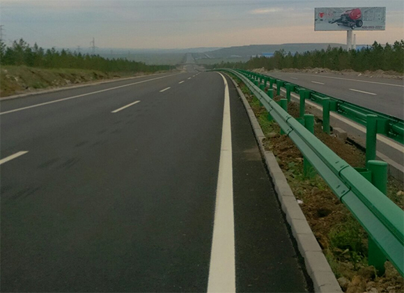 乌鲁木齐高速防撞护栏
