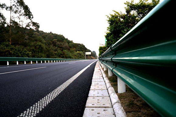 乌鲁木齐高速公路护栏的常用类型